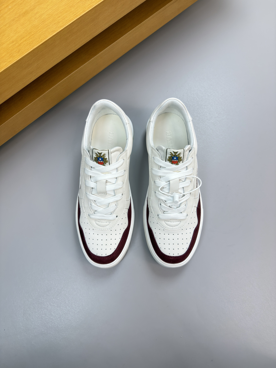 발리(Bally) 시그니처 웹 스트라이프 스니커즈 신발