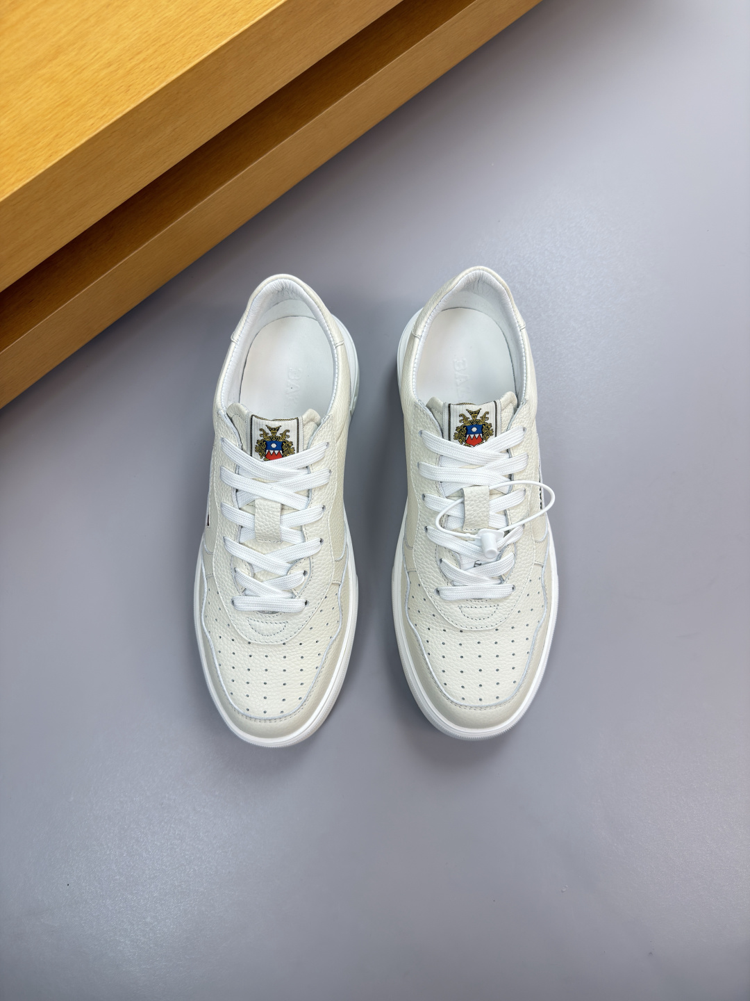 발리(Bally) 시그니처 웹 스트라이프 스니커즈 신발