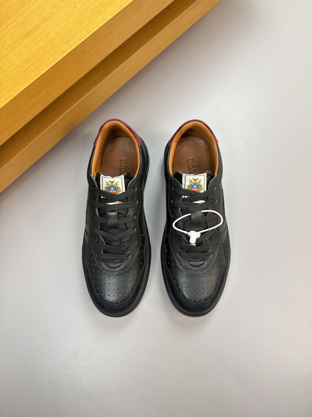 발리(Bally) 시그니처 웹 스트라이프 스니커즈 신발