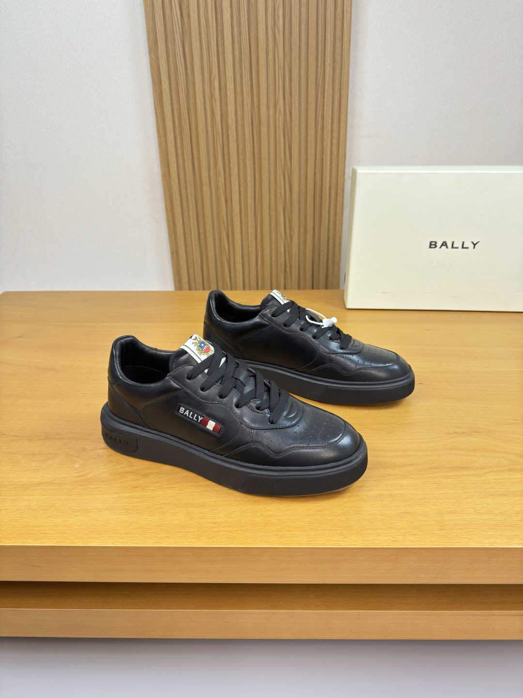 발리(Bally) 시그니처 웹 스트라이프 스니커즈 신발