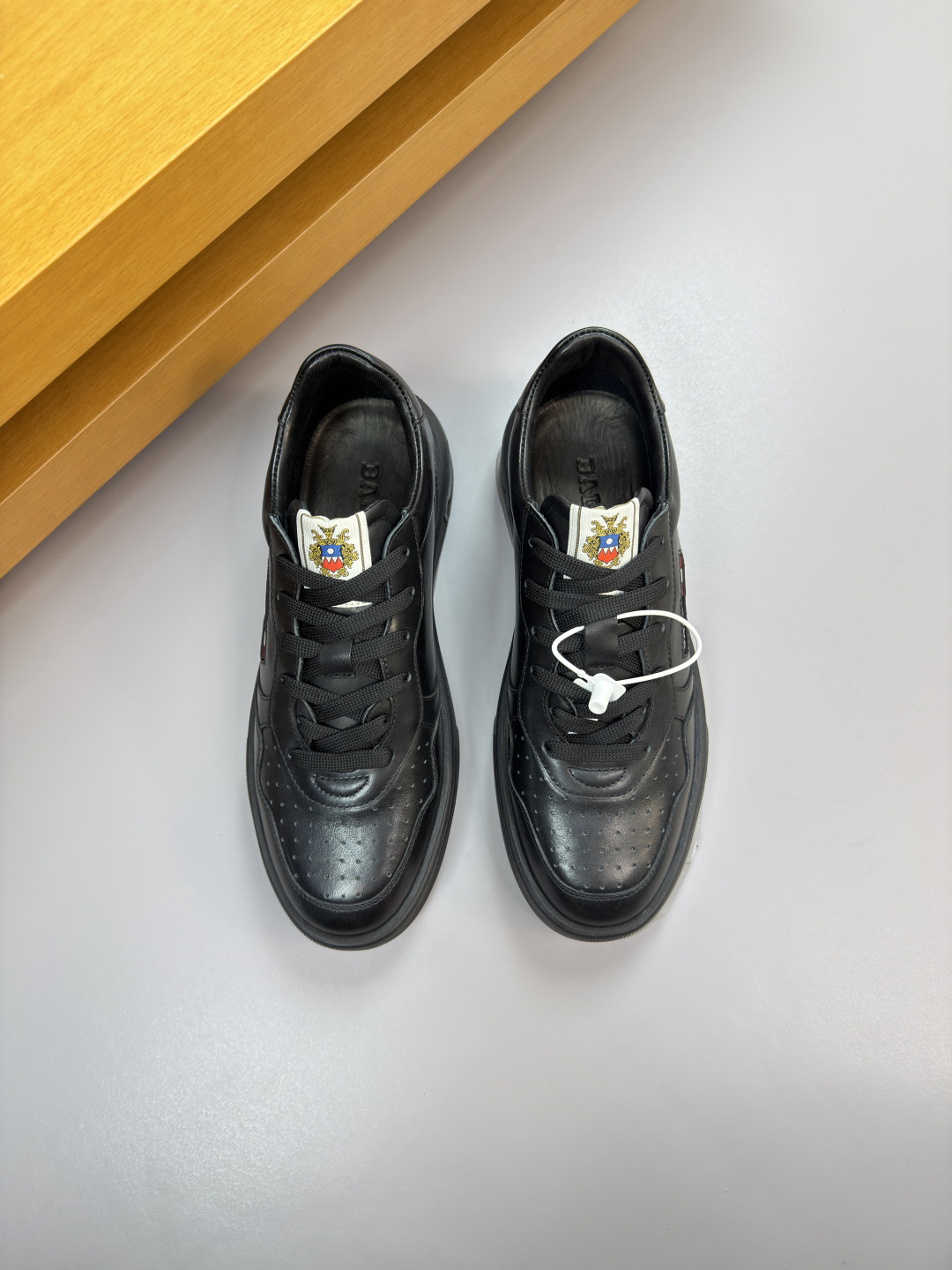 발리(Bally) 시그니처 웹 스트라이프 스니커즈 신발