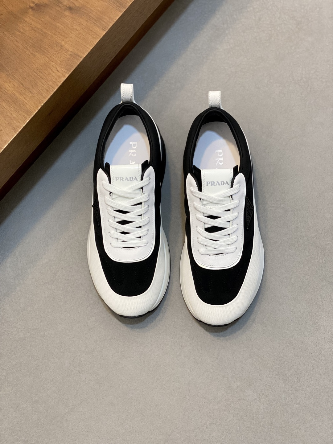 프라다(Prada) 뉴 시즌 가죽 믹스 플랫폼 스니커즈 신발