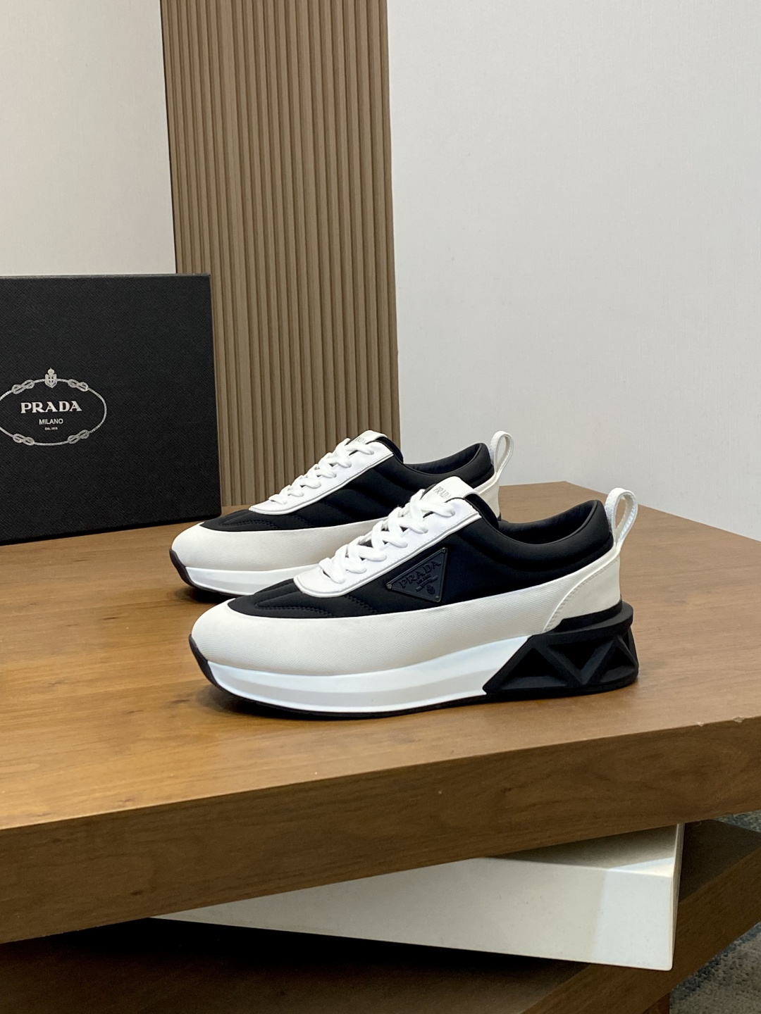 프라다(Prada) 뉴 시즌 가죽 믹스 플랫폼 스니커즈 신발