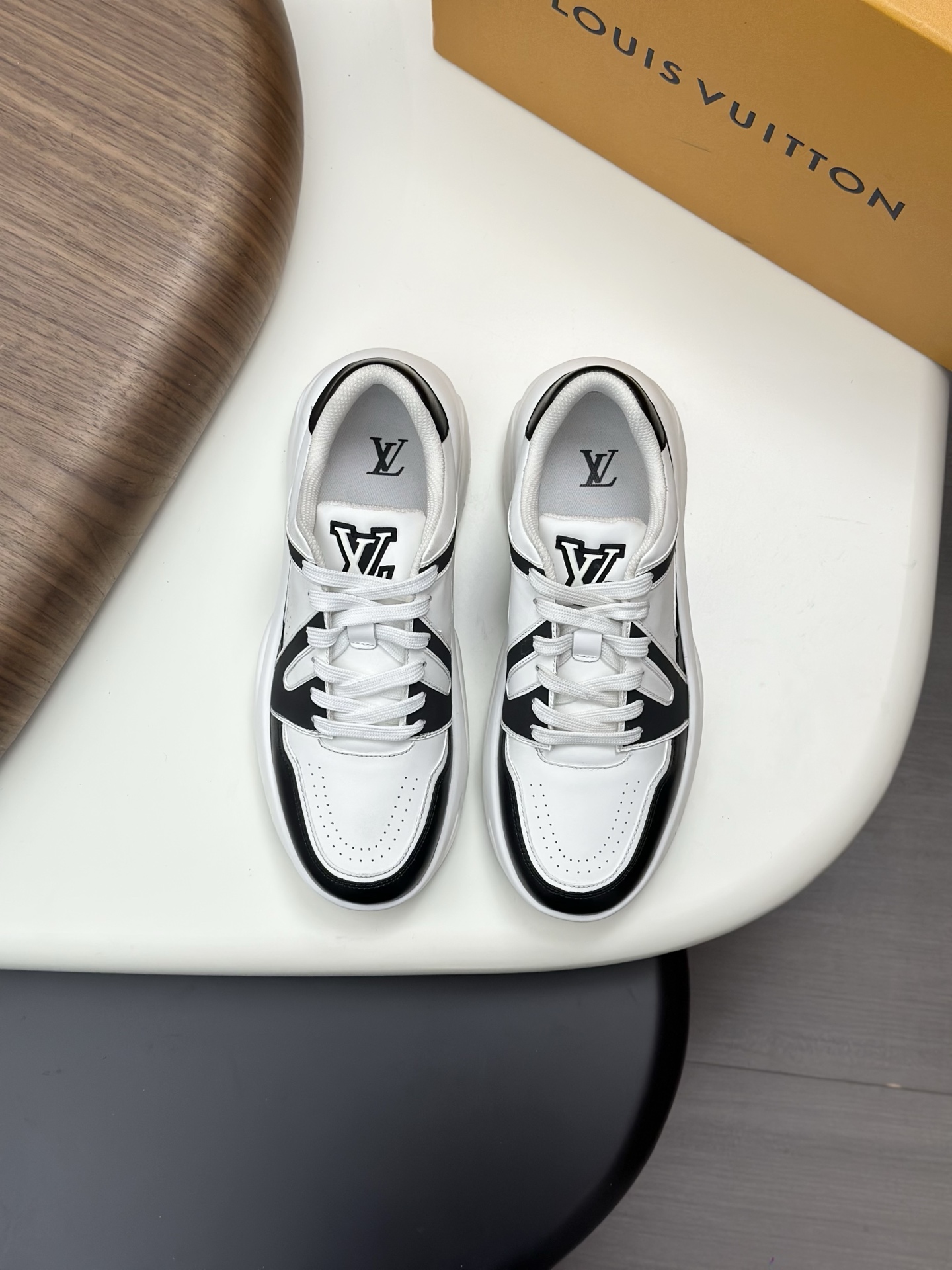 루이비통(LV) 컬러 블록 믹스 스니커즈 신발