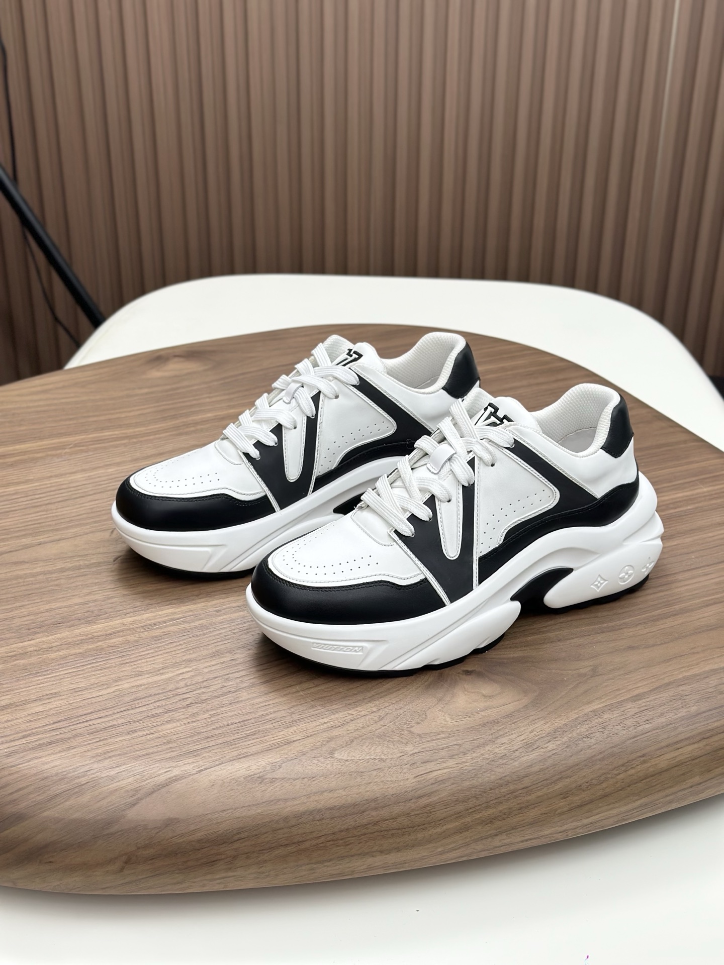 루이비통(LV) 컬러 블록 믹스 스니커즈 신발