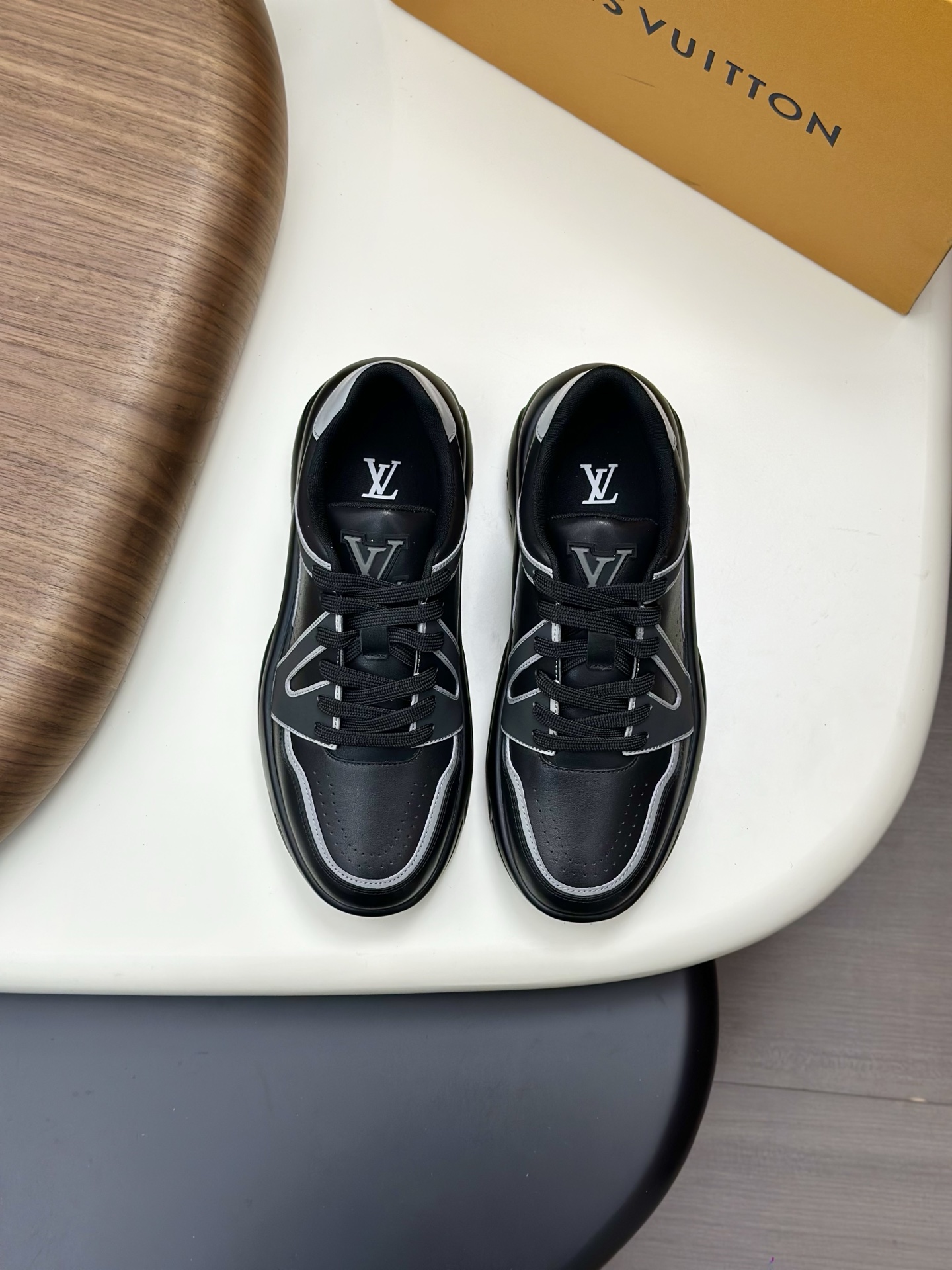 루이비통(LV) 컬러 블록 믹스 스니커즈 신발