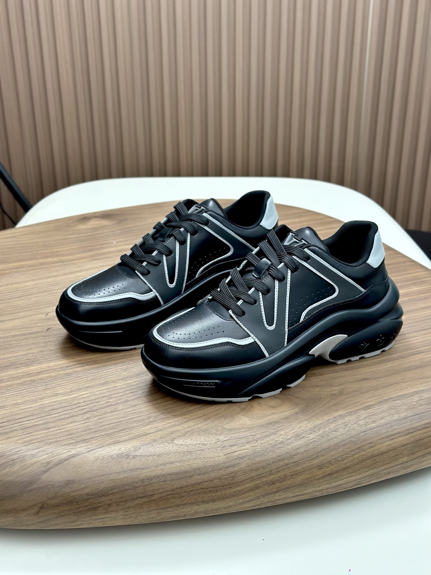 루이비통(LV) 컬러 블록 믹스 스니커즈 신발