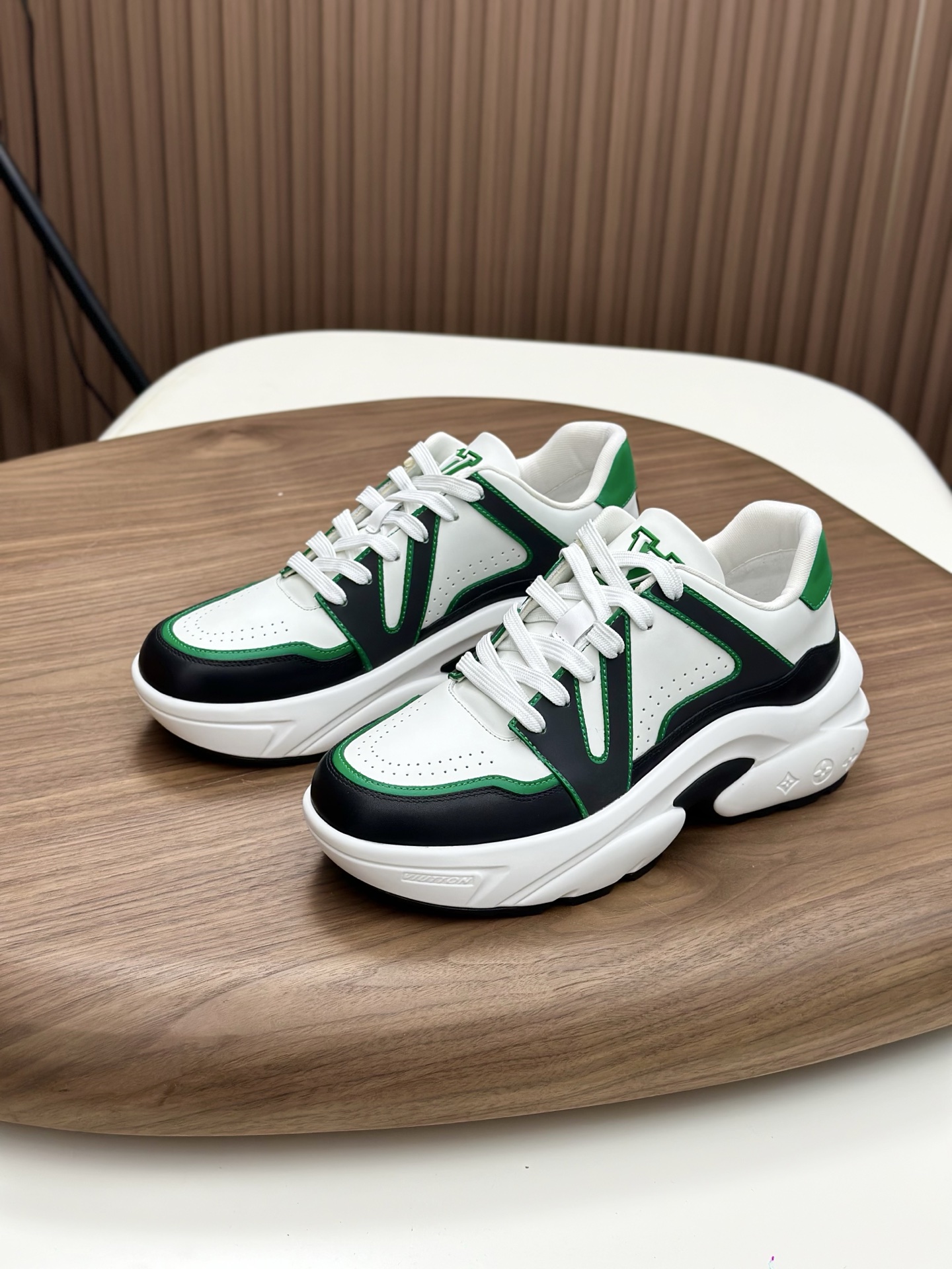 루이비통(LV) 컬러 블록 믹스 스니커즈 신발