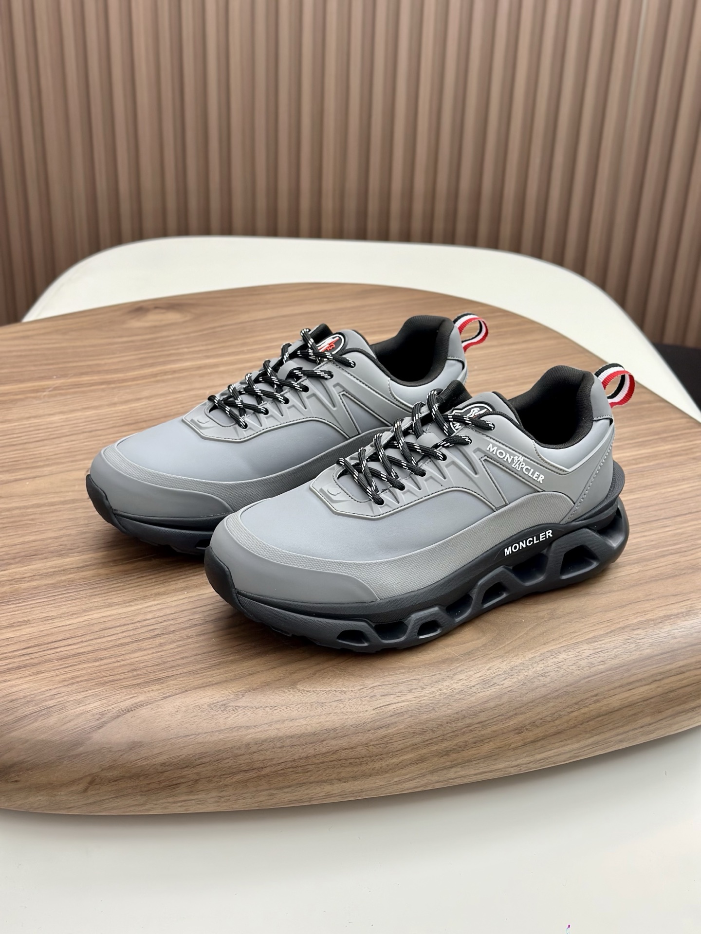 몽클레어 몽클레르(Moncler) 믹스 소재 테크니컬 스니커즈 신발