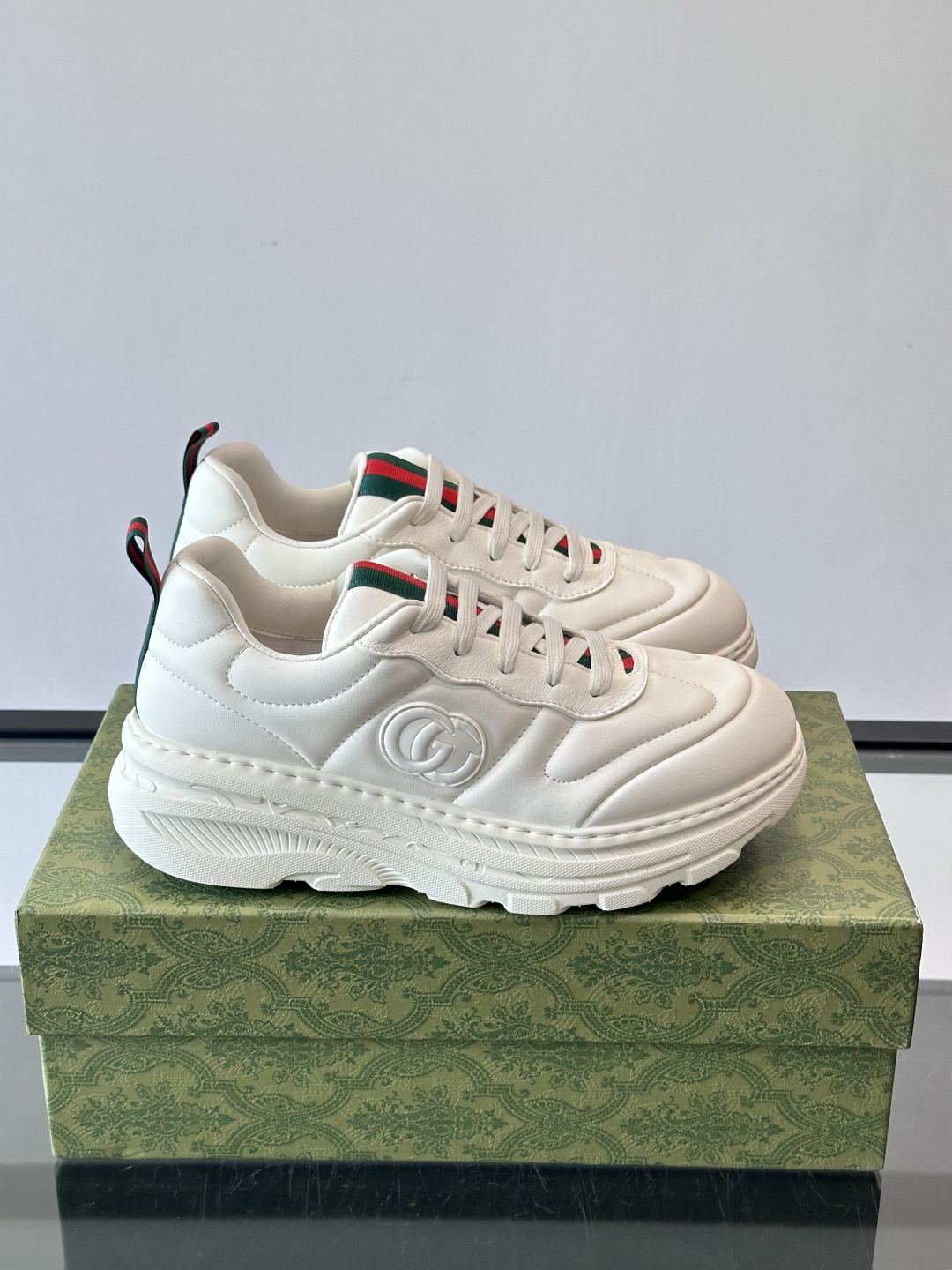 구찌(Gucci) 라이톤(Rhyton) 웹 스트라이프 & GG 스니커즈 신발