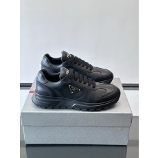 프라다(Prada) 지오메트릭 엠보싱 플랫폼 스니커즈 신발