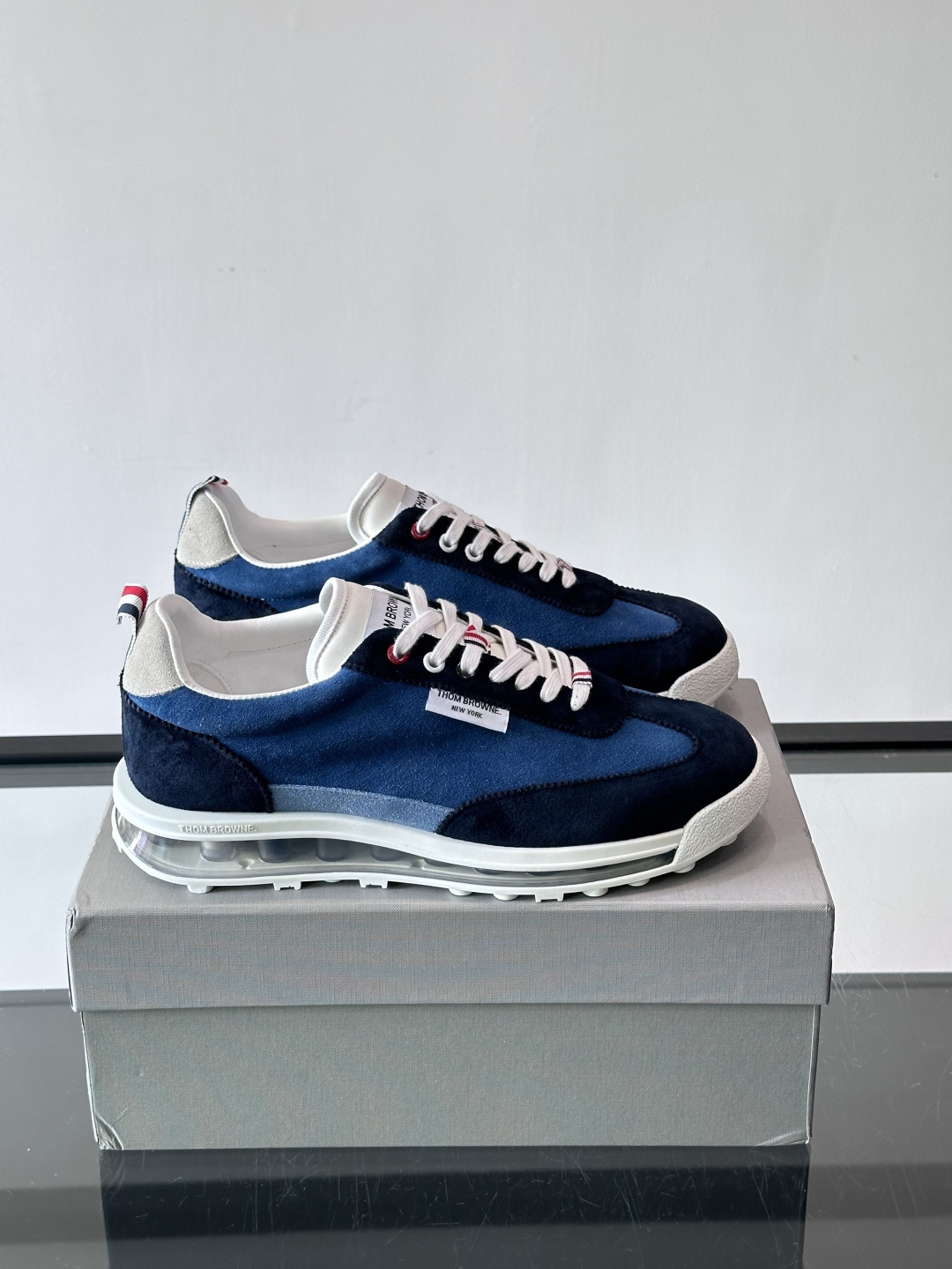 톰브라운(Thom Browne) TB 에어쿠션 레트로 조거 스니커즈 신발