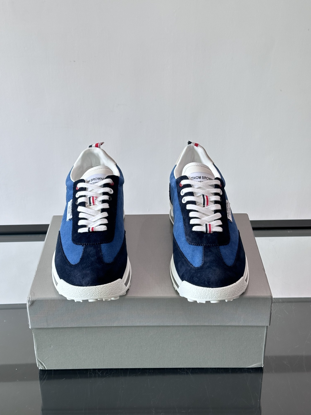 톰브라운(Thom Browne) TB 에어쿠션 레트로 조거 스니커즈 신발