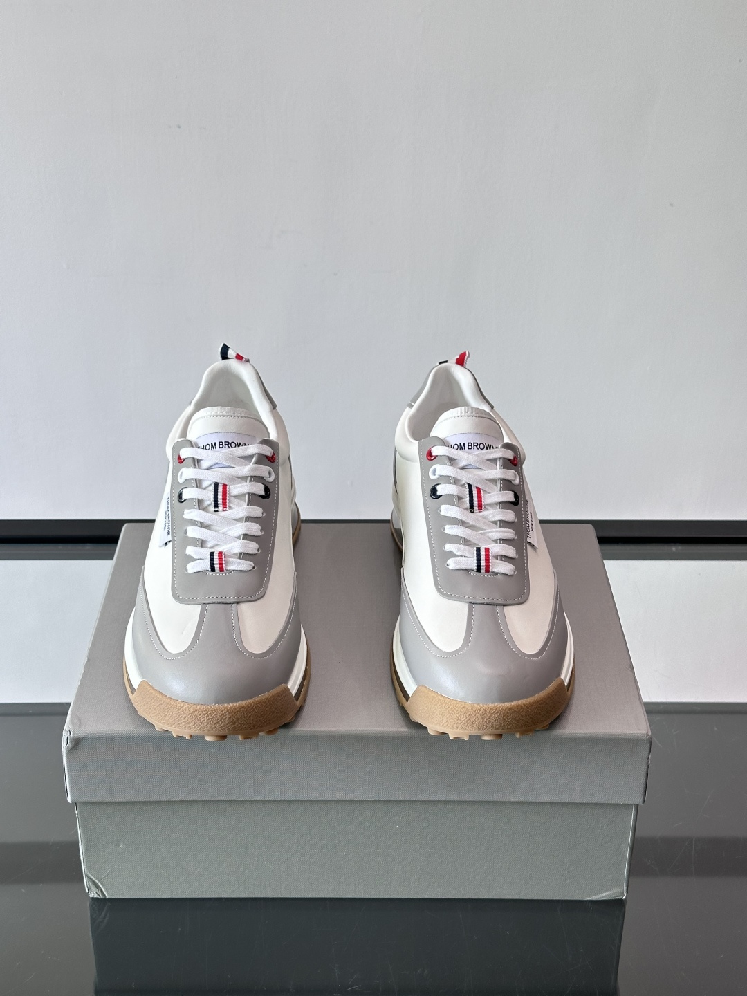 톰브라운(Thom Browne) TB 에어쿠션 레트로 조거 스니커즈 신발