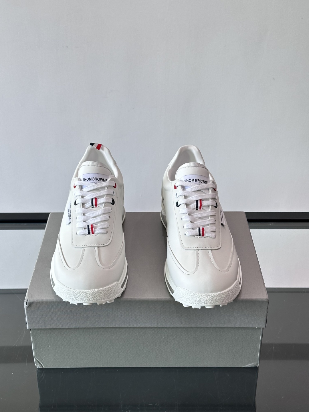 톰브라운(Thom Browne) TB 에어쿠션 레트로 조거 스니커즈 신발