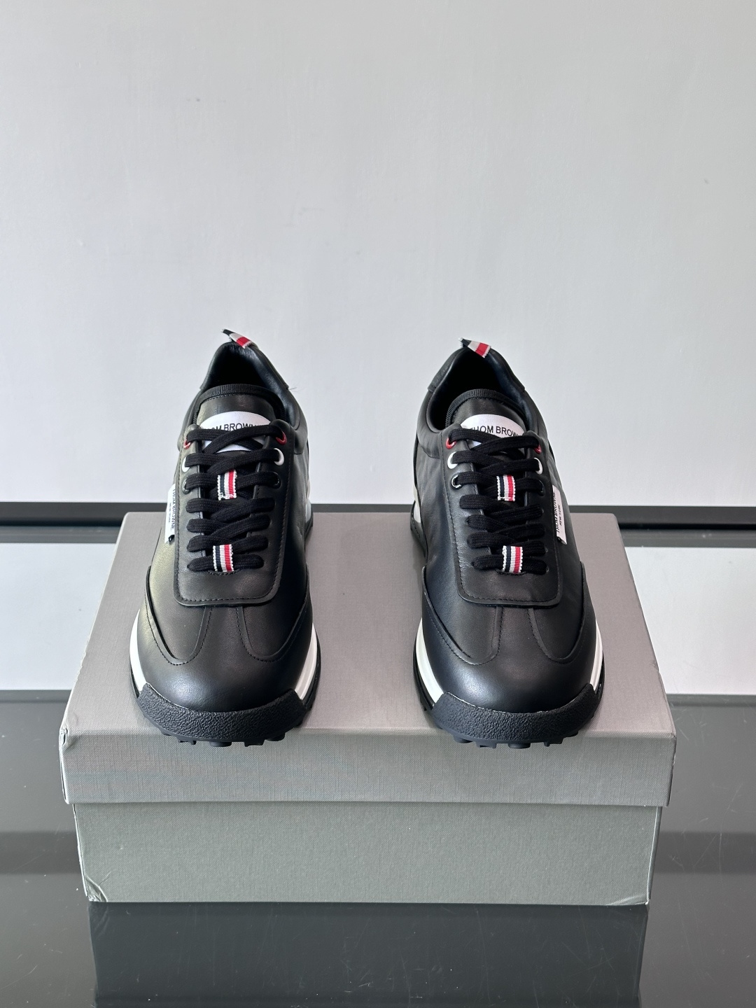 톰브라운(Thom Browne) TB 에어쿠션 레트로 조거 스니커즈 신발