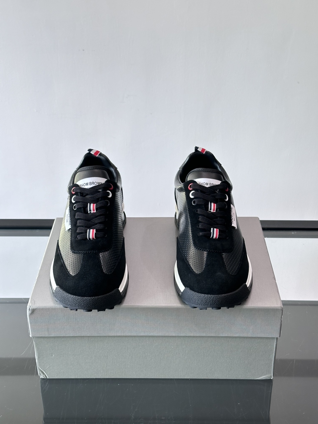 톰브라운(Thom Browne) TB 에어쿠션 레트로 조거 스니커즈 신발