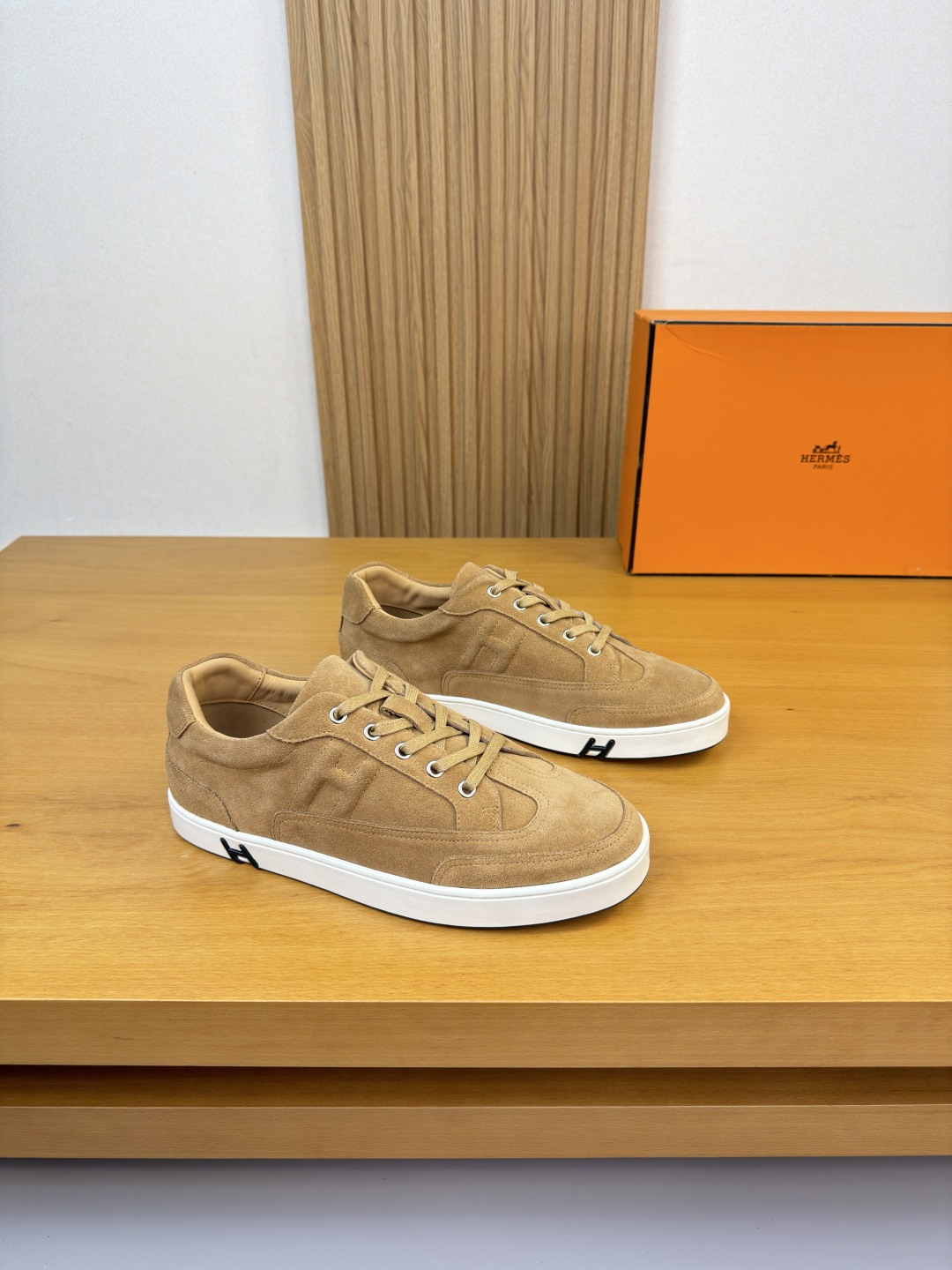 에르메스(Hermes) 실키 스웨이드 H 로고 스니커즈 신발