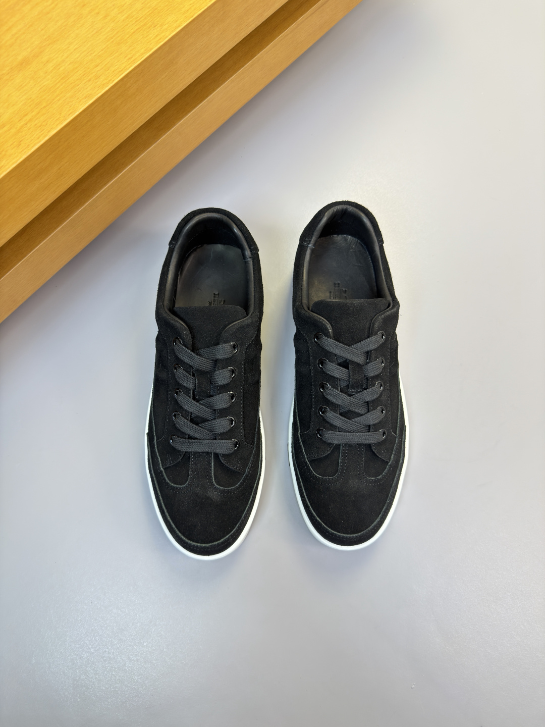 에르메스(Hermes) 실키 스웨이드 H 로고 스니커즈 신발