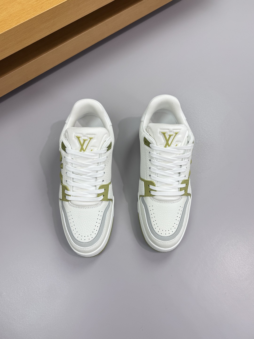 루이비통 LV 리치 가죽 & 인젝션 모듈 스니커즈 신발