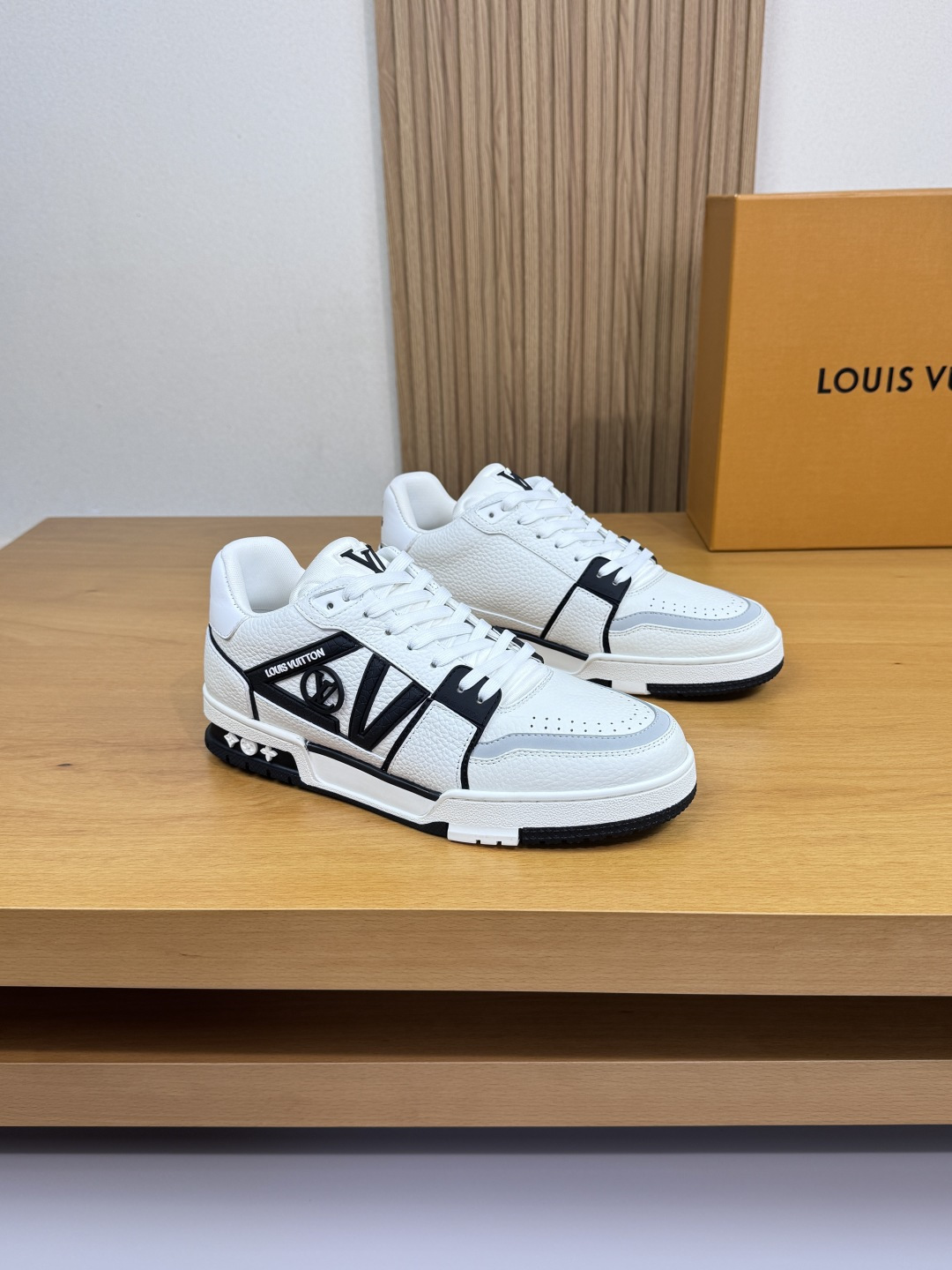 루이비통 LV 리치 가죽 & 인젝션 모듈 스니커즈 신발