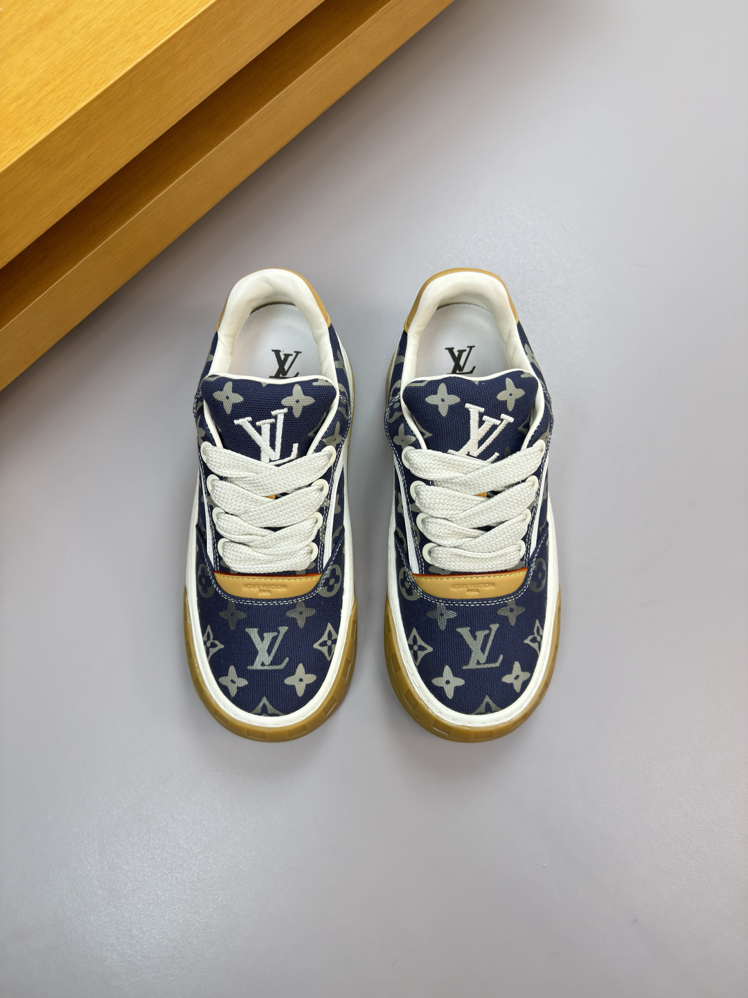 루이비통(LV) 나파 가죽 & 캔버스 믹스 로고 스니커즈 신발
