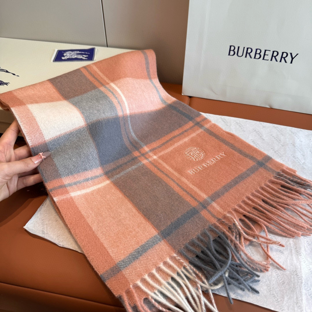 버버리(Burberry) 자수 로고 캐시미어 목도리 스카프
