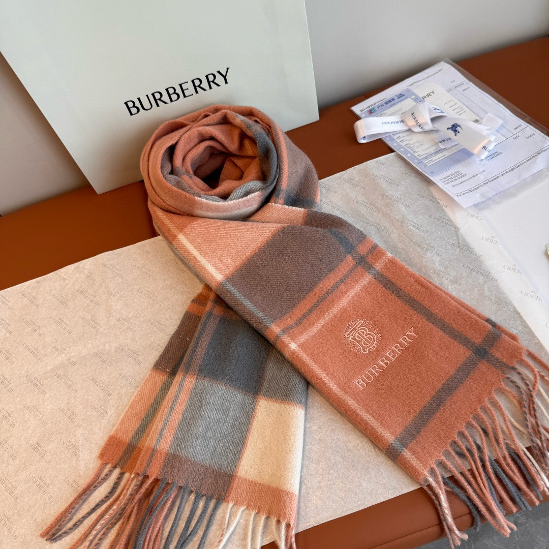 버버리(Burberry) 자수 로고 캐시미어 목도리 스카프