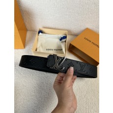 루이비통(LV) 더블 페이스 카프스킨 엠보 벨트