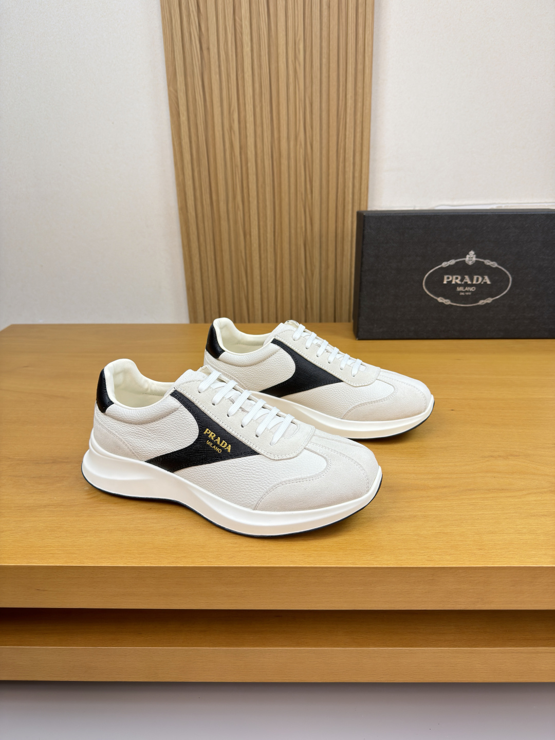 프라다(PRADA) 가죽 믹스 하이엔드 스니커즈 신발