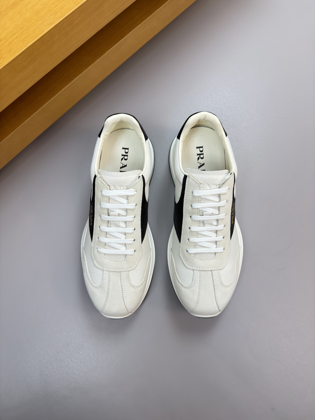 프라다(PRADA) 가죽 믹스 하이엔드 스니커즈 신발