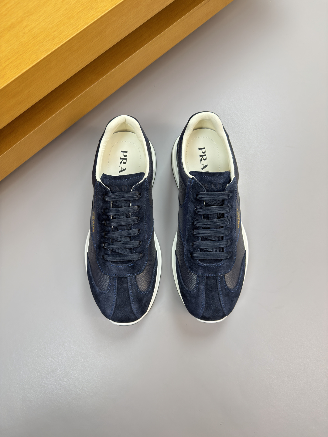 프라다(PRADA) 가죽 믹스 하이엔드 스니커즈 신발