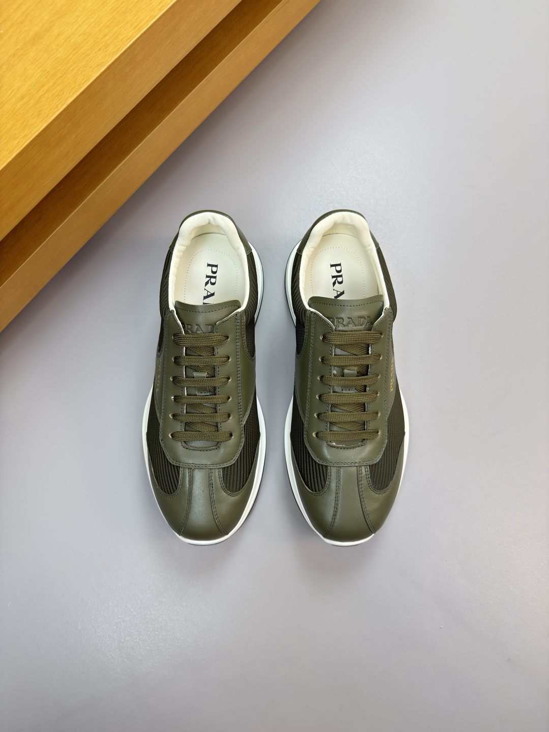 프라다(PRADA) 가죽 믹스 하이엔드 스니커즈 신발