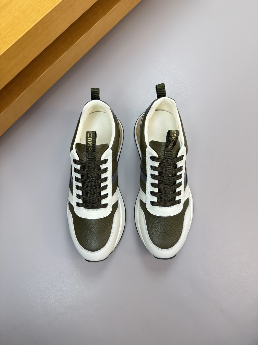 에르메스 HERMES 리치 가죽 'H' 자수 스니커즈 신발