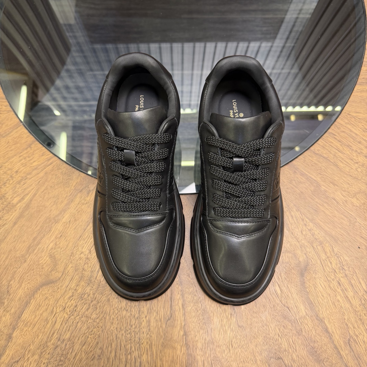 LV 루이비통 뉴 시즌 나파 가죽 캐주얼 스니커즈 신발