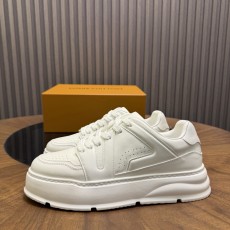 LV 루이비통 뉴 시즌 나파 가죽 캐주얼 스니커즈 신발