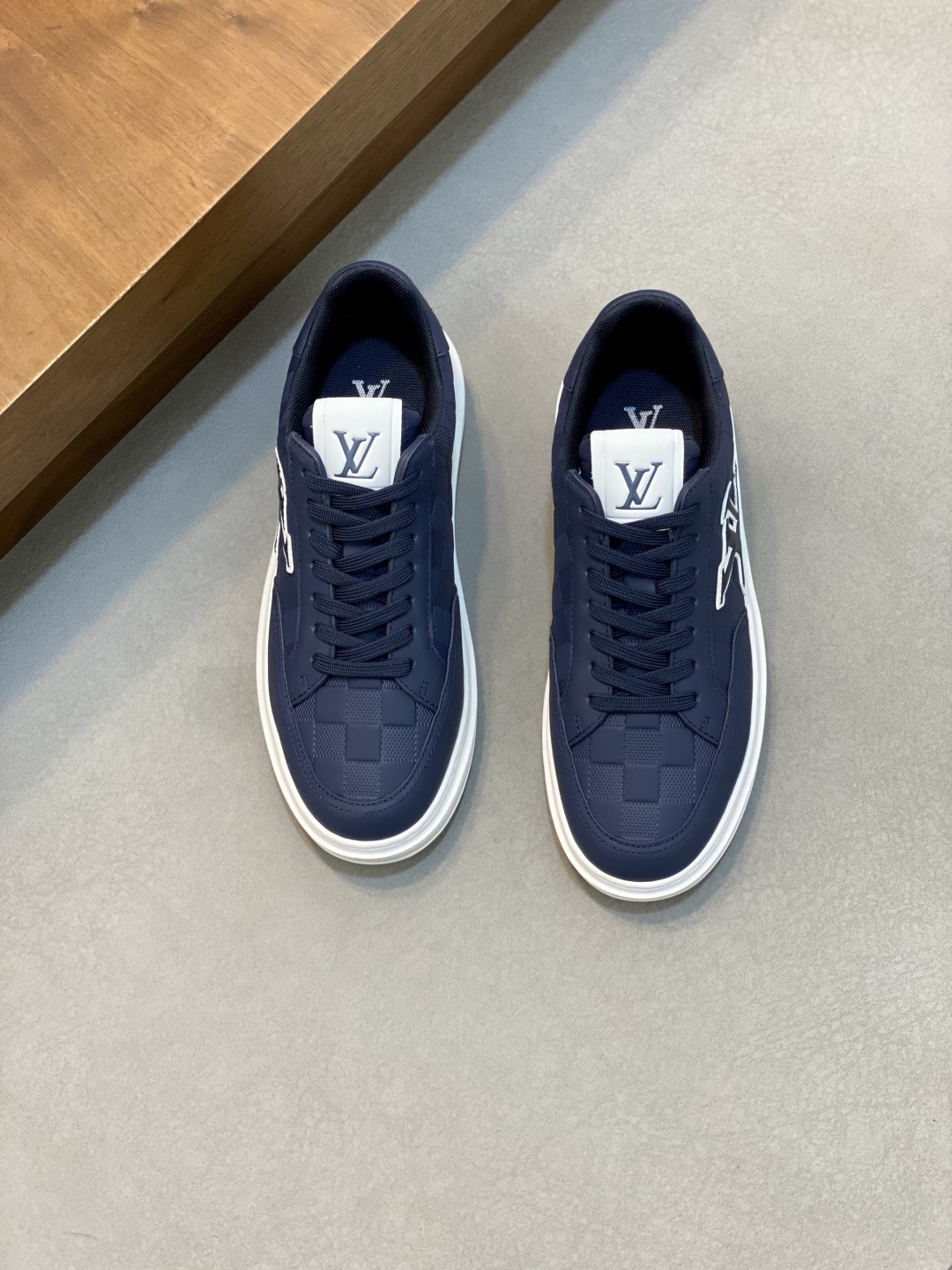 루이비통 LV 모노그램 포인트 캐주얼 스니커즈 신발