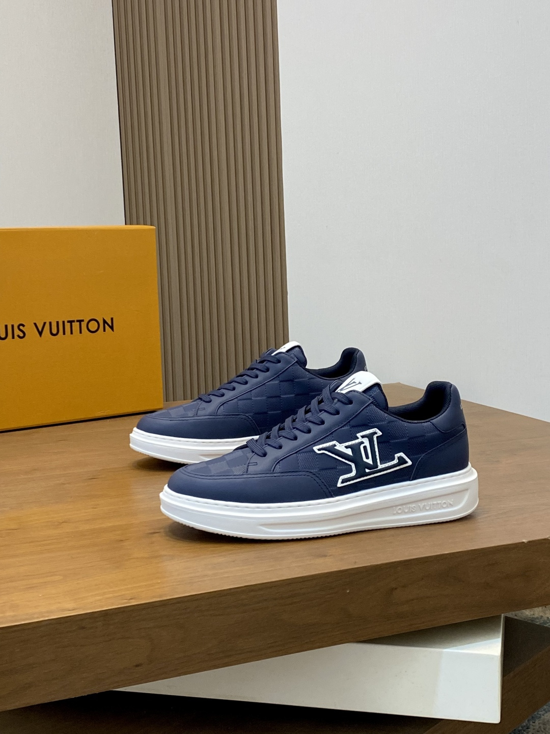 루이비통 LV 모노그램 포인트 캐주얼 스니커즈 신발