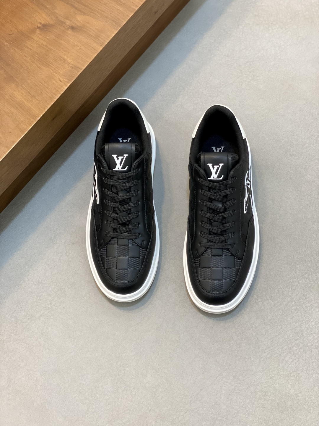 루이비통 LV 모노그램 포인트 캐주얼 스니커즈 신발