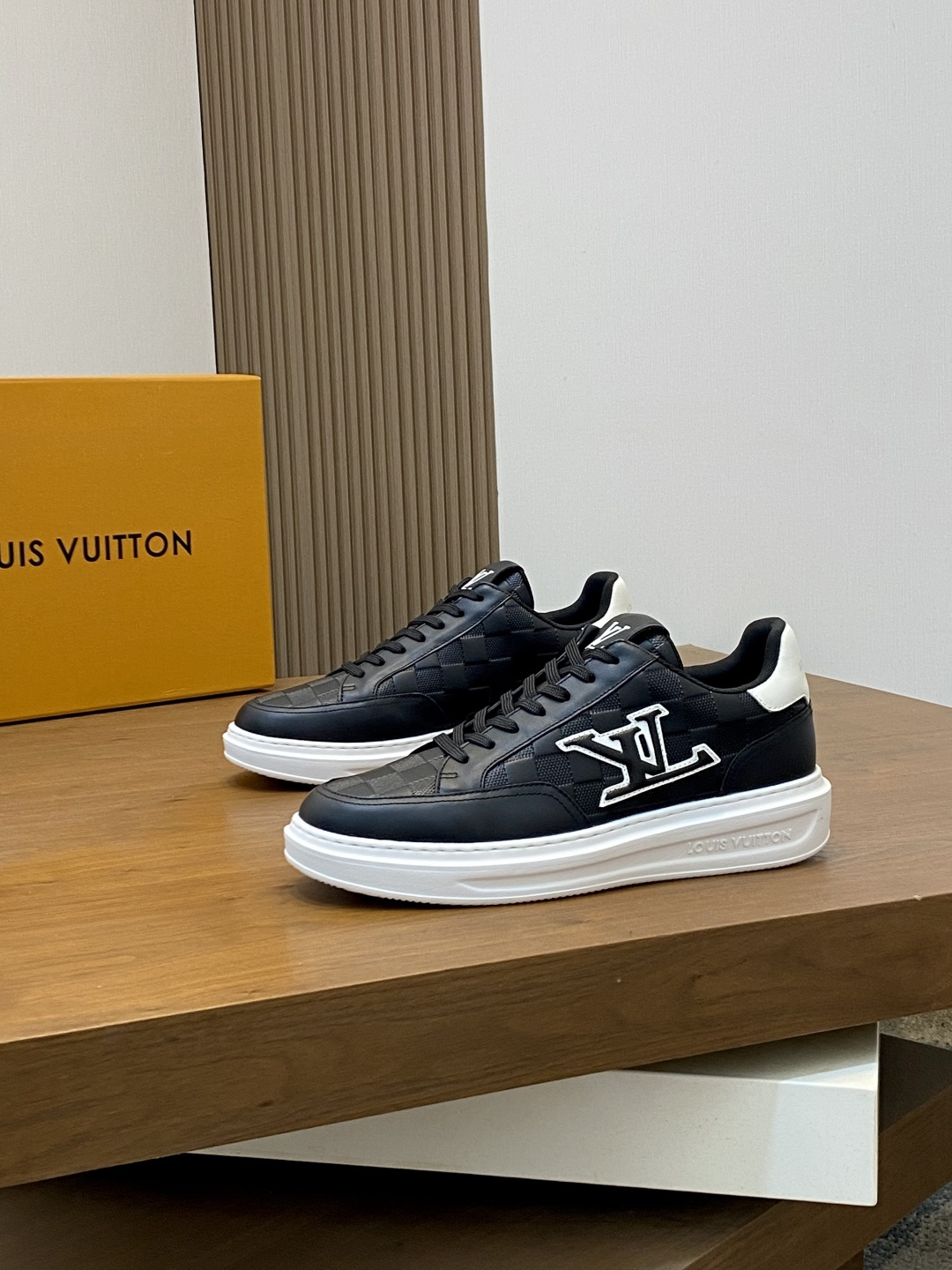 루이비통 LV 모노그램 포인트 캐주얼 스니커즈 신발