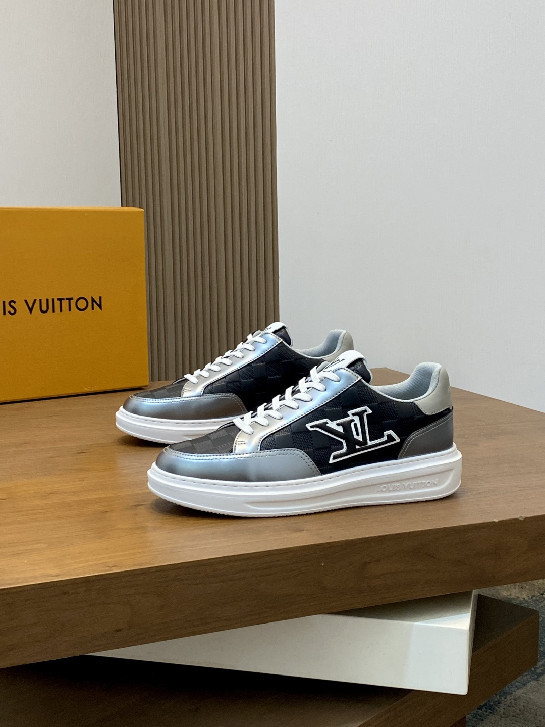 루이비통 LV 모노그램 포인트 캐주얼 스니커즈 신발