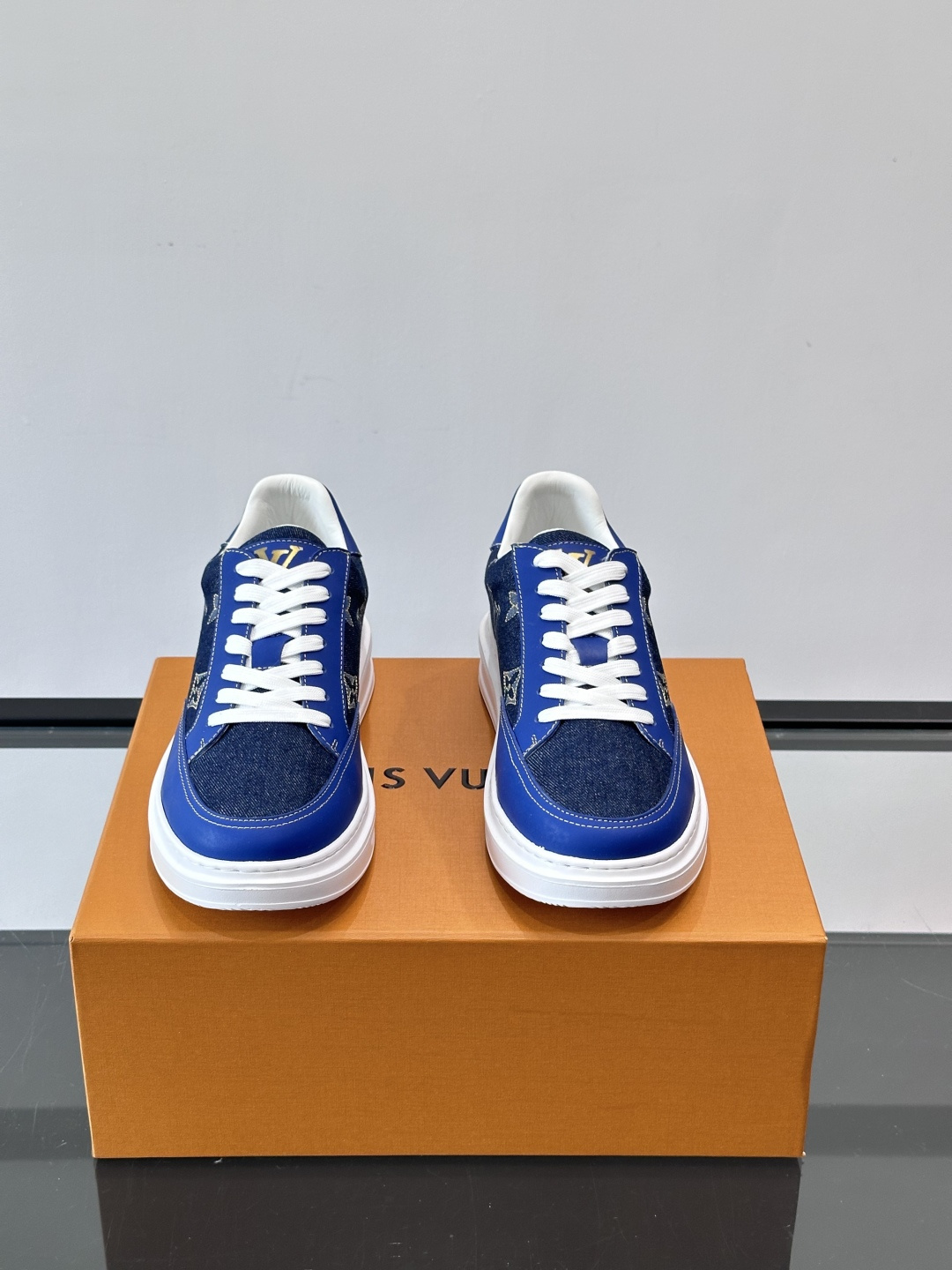 LV 루이비통 모노그램 레더 스니커즈 신발