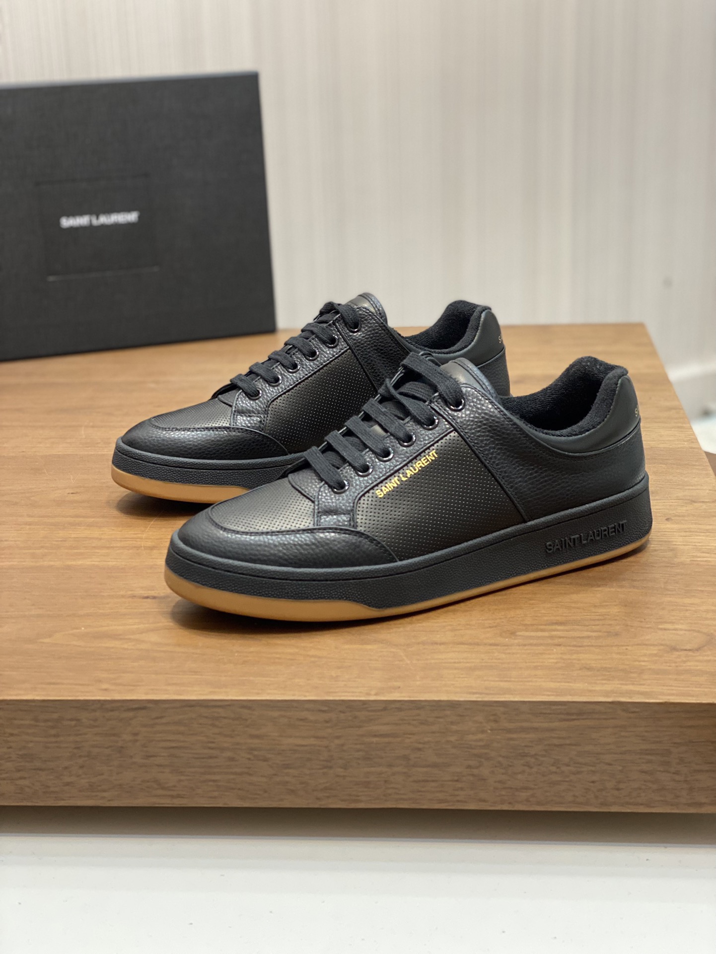 YSL 생로랑 SL/61 로우탑 스니커즈 신발