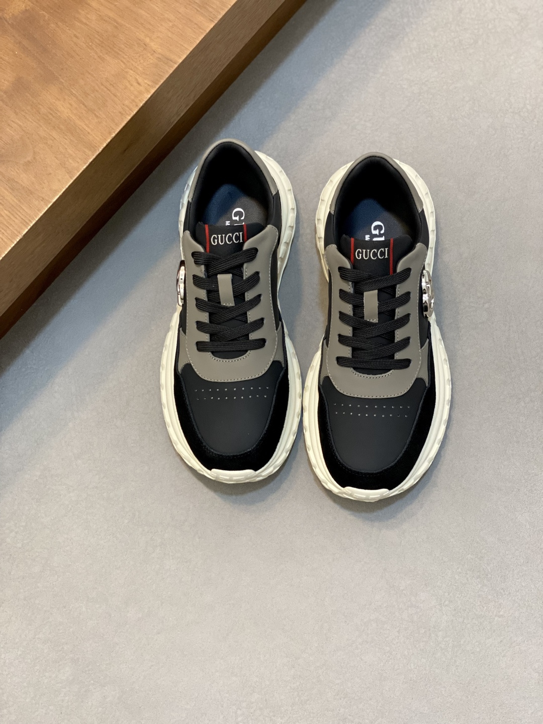 GUCCI 구찌 라이톤(Rhyton) 웹 스트라이프 스니커즈 신발