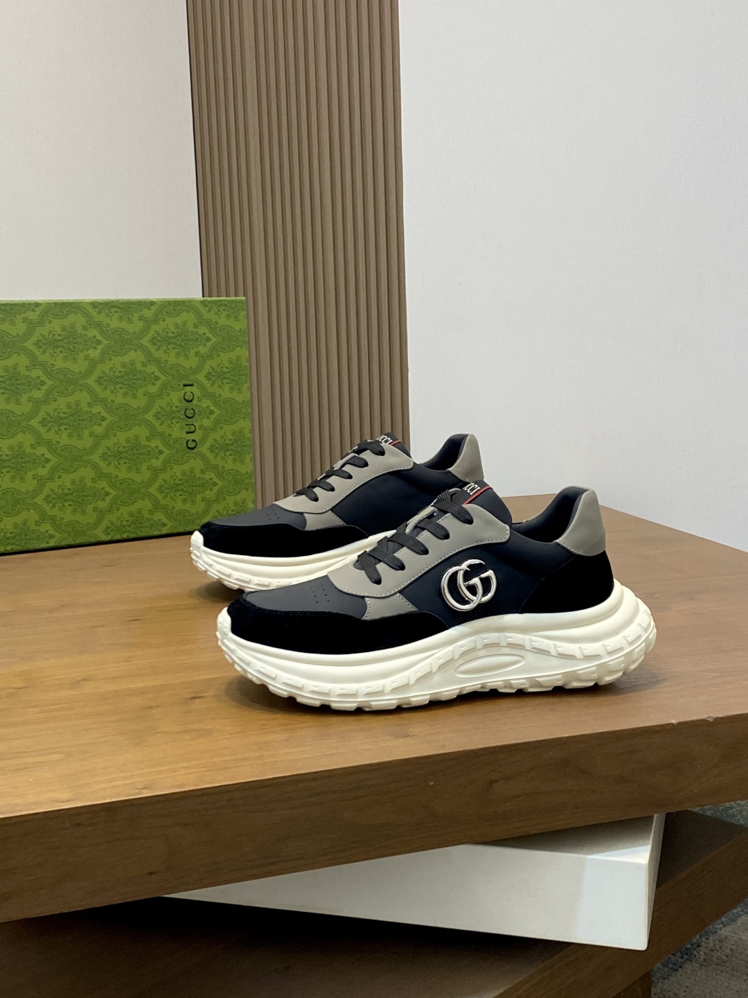 GUCCI 구찌 라이톤(Rhyton) 웹 스트라이프 스니커즈 신발