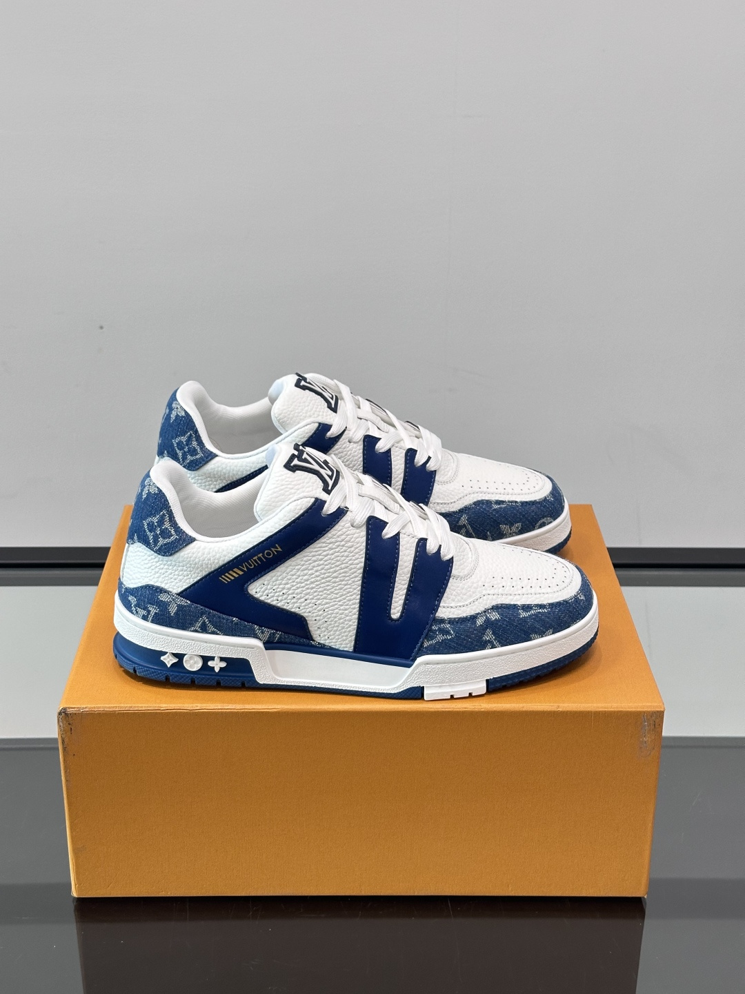 LV 루이비통 트레이너(Trainer) 스니커즈 신발