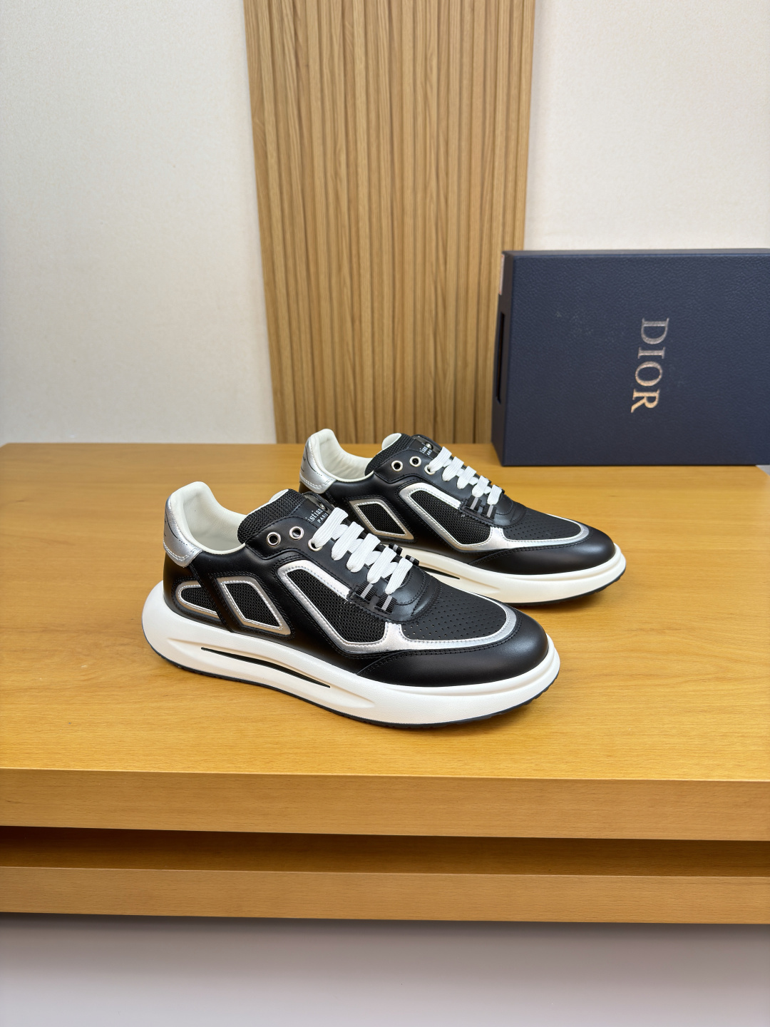 Dior CD 디올 나파 레더 & 실크 캔버스 스니커즈 신발