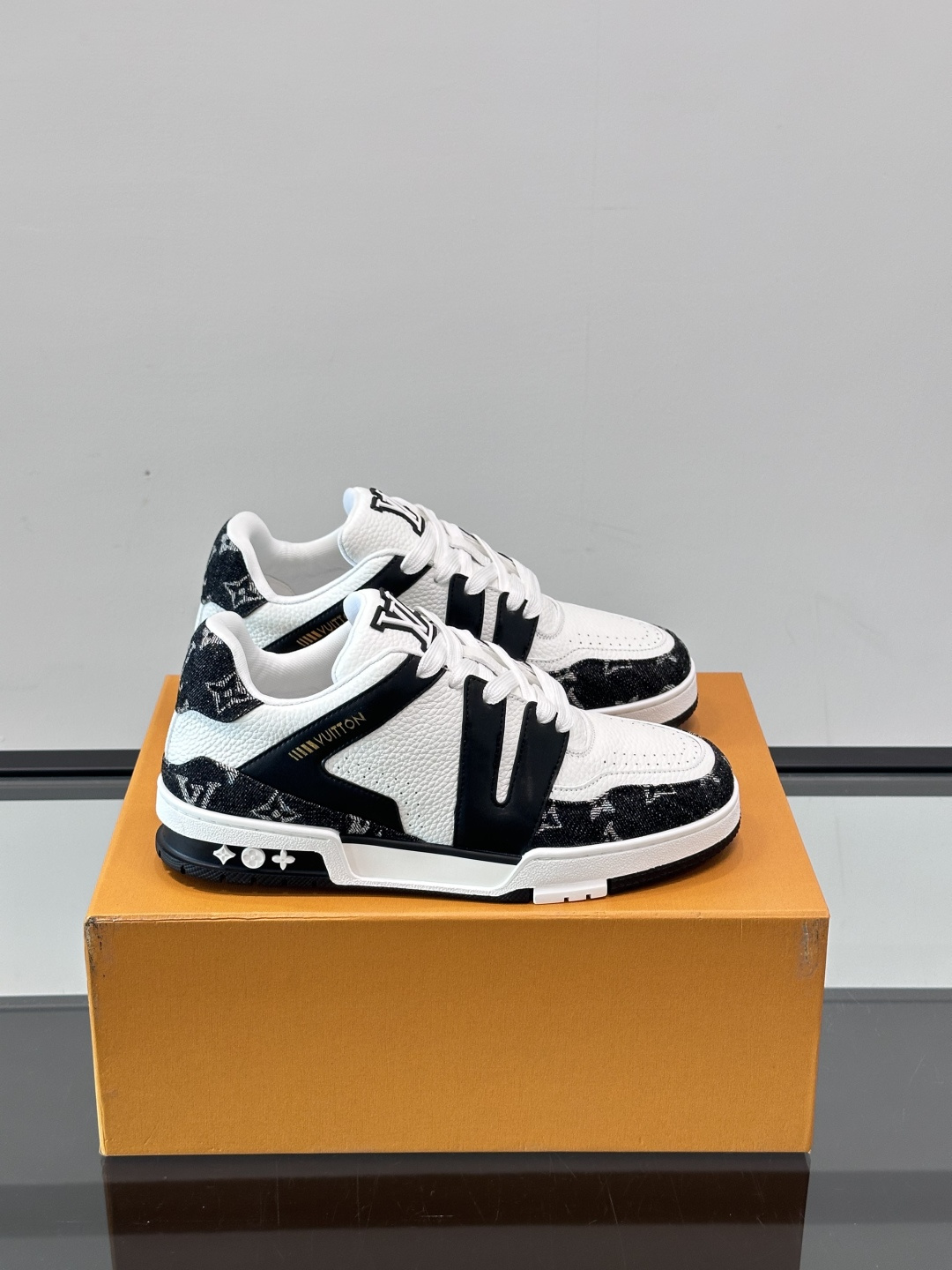 LV 루이비통 트레이너(Trainer) 스니커즈 신발