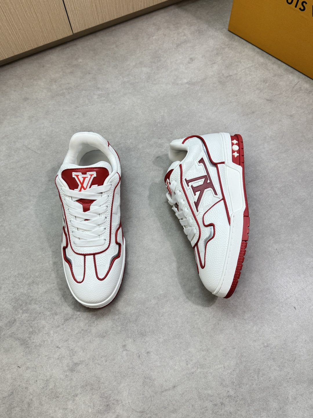 LV 루이비통 프리미엄 리치 가죽(Litchi) 트레이너 스니커즈 신발