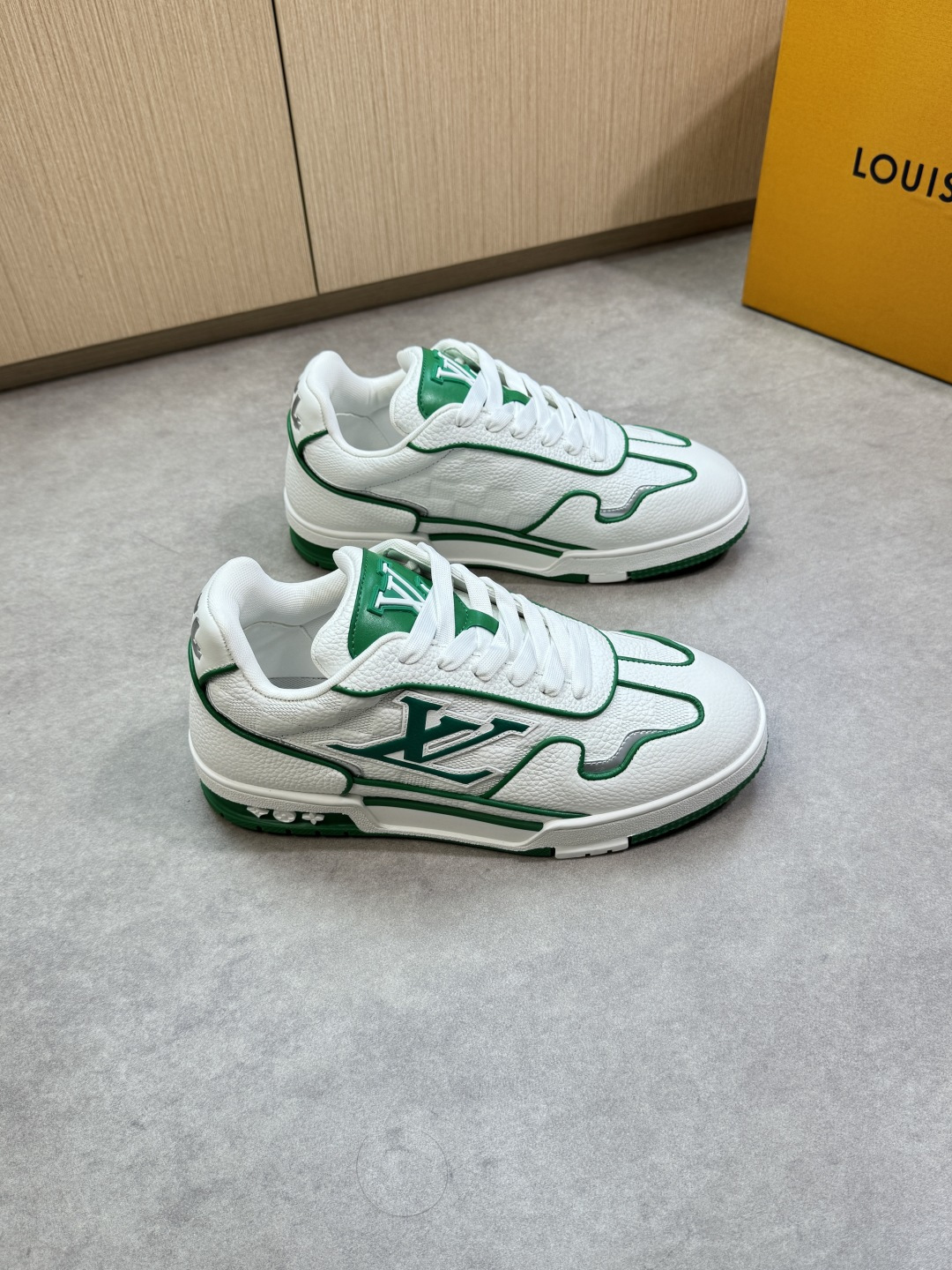 LV 루이비통 프리미엄 리치 가죽(Litchi) 트레이너 스니커즈 신발